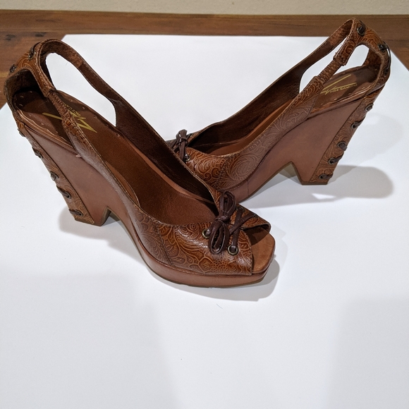 Vince Camuto Leather Brown High Heels - Picture 4 of 5
